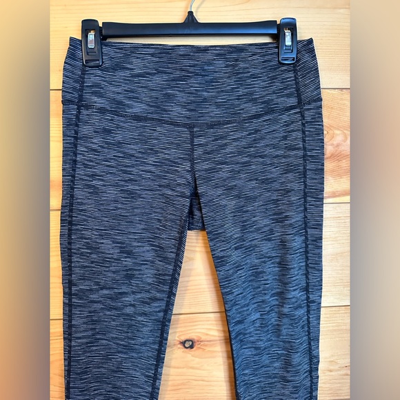 Athleta Cropped Leggings Medium - Picture 2 of 6
